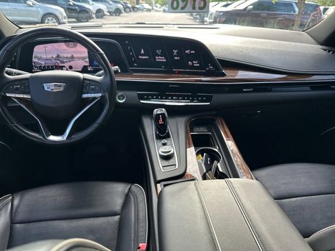 Used 2021 Cadillac Escalade Premium Luxury RWD image 33
