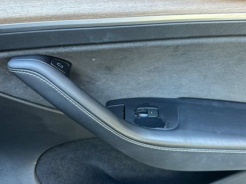 Used 2023 Tesla Model Y Long Range AWD/4WD image 21