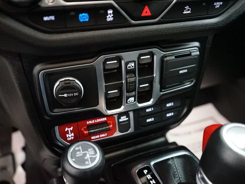 Used 2024 Jeep Wrangler Unlimited AWD/4WD image 38