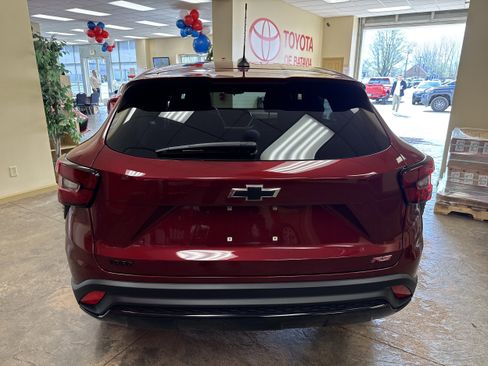Used 2024 Chevrolet Trax RS FWD image 10