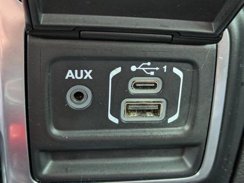 Used 2021 Jeep Gladiator Overland AWD/4WD image 18