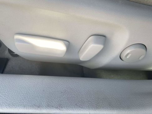 Used 2013 Toyota Camry XLE FWD image 12