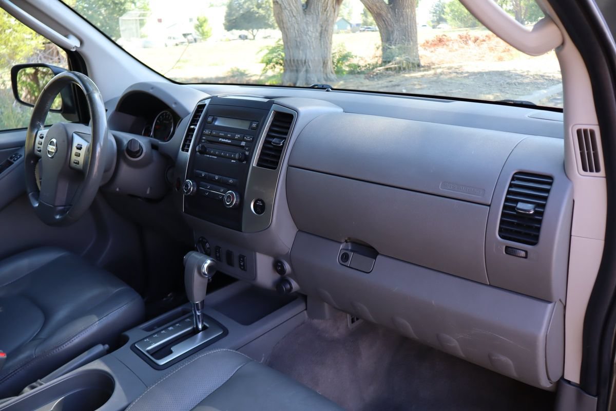 Used 2009 Nissan Frontier LE w/ LE Value Truck Pkg AWD/4WD image 17