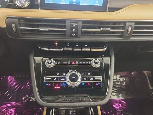 Used 2022 Lincoln Corsair Reserve w/ Luxury Package FWD image 17