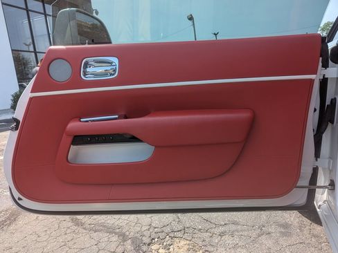 Used 2018 Rolls-Royce Dawn RWD image 44