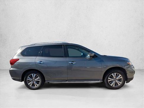 Used 2019 Nissan Pathfinder SL image 4