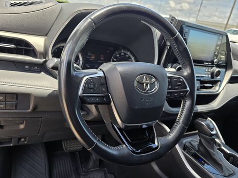 Used 2021 Toyota Highlander XLE FWD image 8