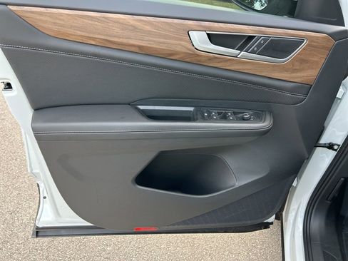 New 2026 Volkswagen Atlas SE image 17