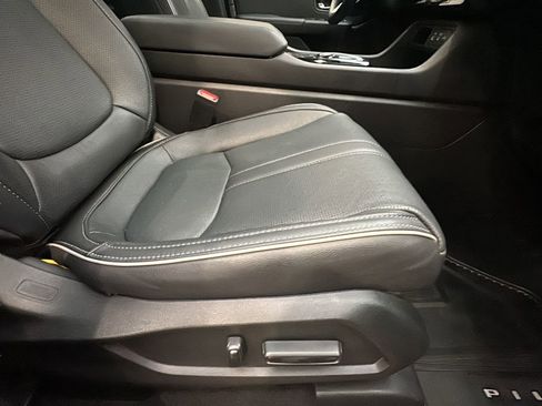 Certified 2025 Honda Pilot Elite image 26