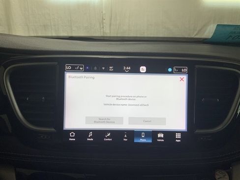 Used 2023 Chrysler Pacifica Limited image 33