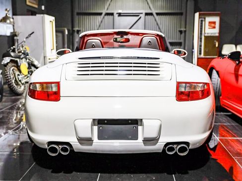Used 2006 Porsche 911 Carrera S RWD image 6