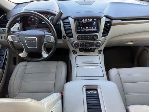 Used 2020 GMC Yukon XL Denali w/ Denali Premium Package image 9