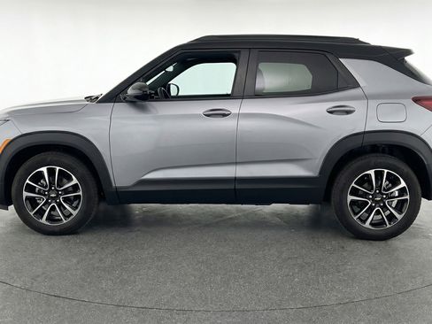 Used 2025 Chevrolet TrailBlazer LT w/ Driver Confidence Package image 5