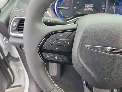 New 2023 Chrysler Pacifica Touring-L w/ S Appearance Package image 22