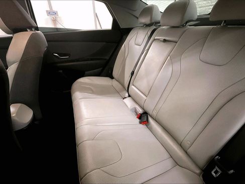 Used 2021 Hyundai Elantra Limited image 25