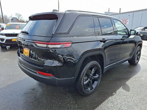 Certified 2025 Jeep Grand Cherokee Altitude image 6