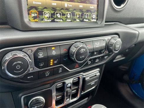 Used 2022 Jeep Gladiator Overland image 11