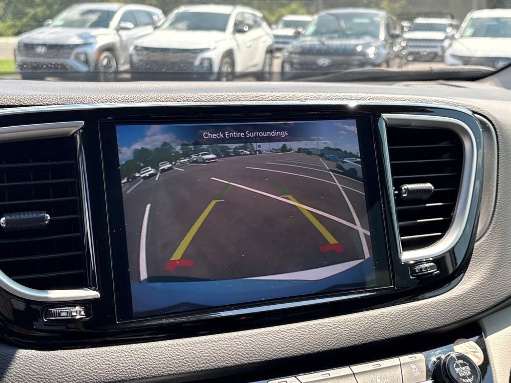 Used 2024 Chrysler Pacifica Touring-L FWD image 18