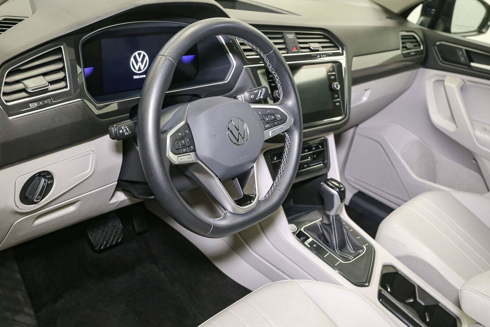 Certified 2023 Volkswagen Tiguan SE w/ Panoramic Sunroof Package FWD image 28