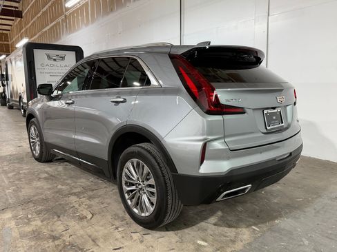 Used 2024 Cadillac XT4 Premium Luxury FWD image 3