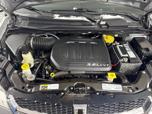 Used 2018 Dodge Grand Caravan SE w/ UConnect Hands-Free Group image 29