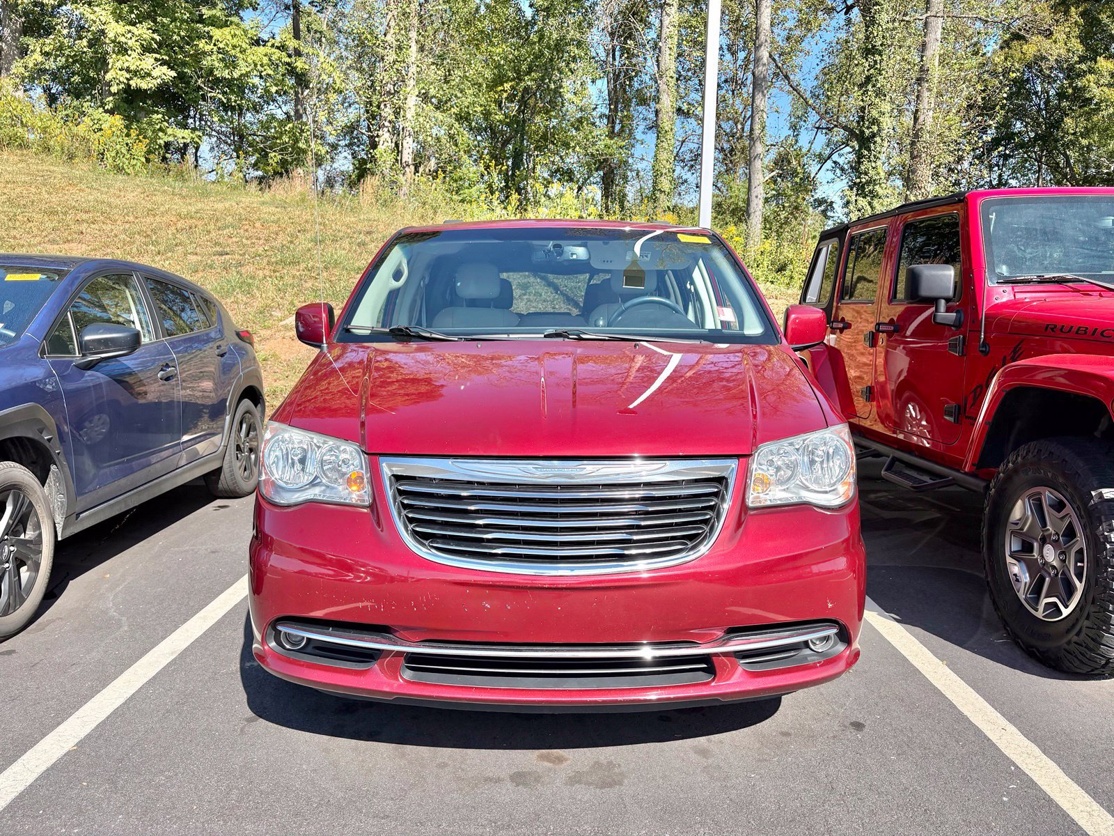 Used 2012 Chrysler Town & Country Touring w/ Entertainment Group #1 FWD image 2
