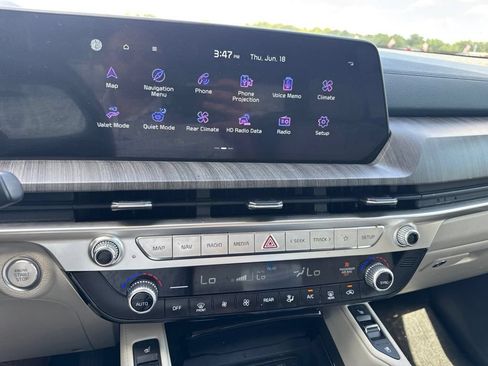 Used 2023 Kia Telluride EX w/ EX Captain's Chair Package FWD image 12