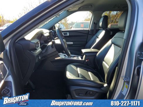 Used 2023 Ford Explorer XLT w/ Equipment Group 202A image 10