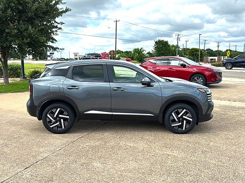 Certified 2025 Nissan Kicks SR FWD image 4
