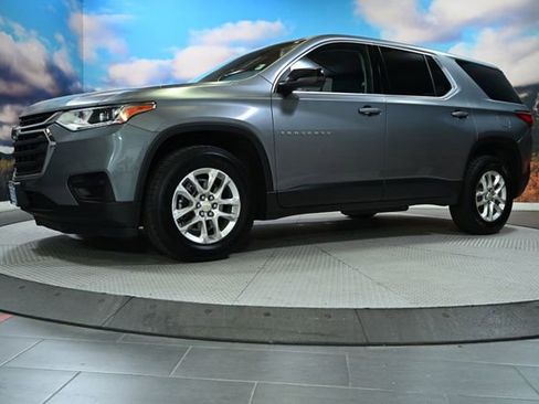 Used 2021 Chevrolet Traverse LS FWD image 3