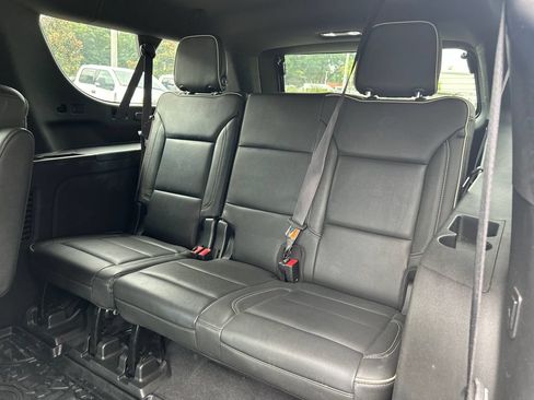 Used 2022 Chevrolet Suburban Premier RWD image 14
