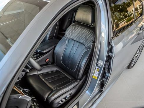 Used 2018 BMW 540i w/ M Sport Package RWD image 38