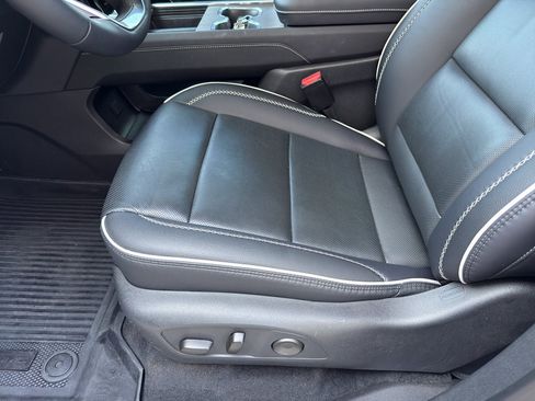 Used 2025 GMC Acadia Denali w/ Super Cruise Package FWD image 12
