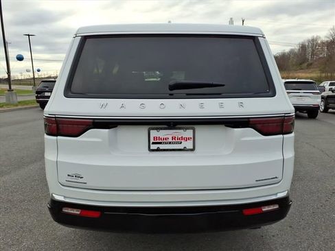 Used 2023 Jeep Wagoneer L Series II AWD/4WD image 5