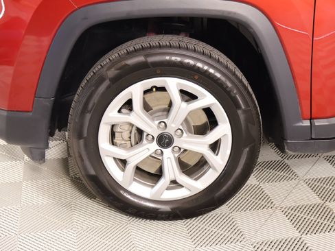 Used 2025 Jeep Compass Latitude w/ Sun & Sound Group AWD/4WD image 18