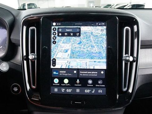 Certified 2025 Volvo XC40 B5 Core AWD/4WD image 13