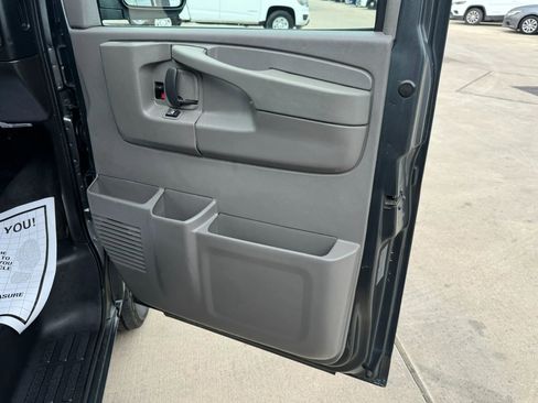 Used 2015 Chevrolet Express 2500 LS image 32