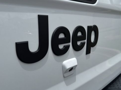Used 2024 Jeep Gladiator Sport AWD/4WD image 43
