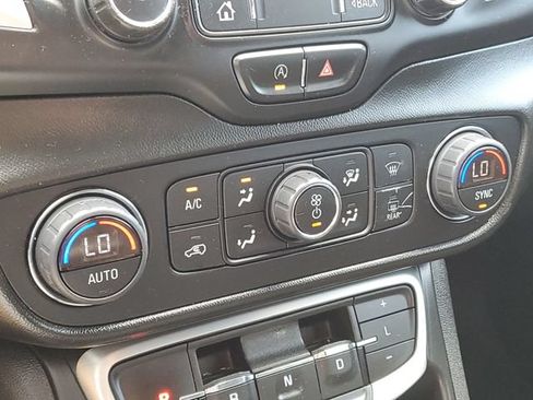 Used 2022 GMC Terrain SLE w/ Driver Convenience Package FWD image 20