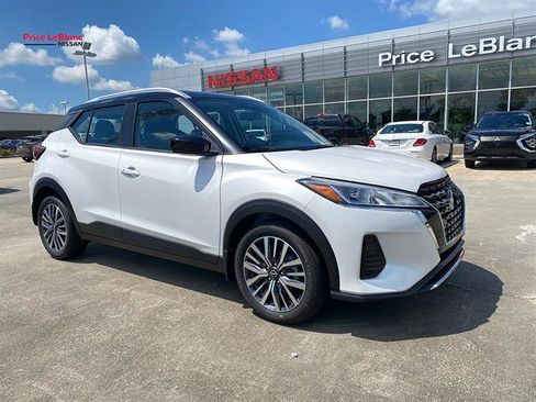 Used 2024 Nissan Kicks SV FWD image 1