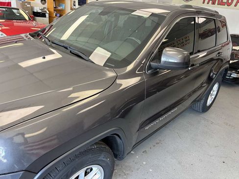 Used 2020 Jeep Grand Cherokee Laredo RWD image 3