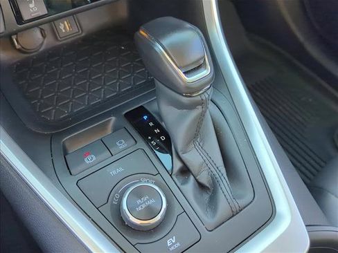 Used 2024 Toyota RAV4 XLE Premium image 20