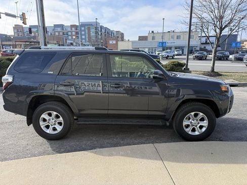Used 2024 Toyota 4Runner SR5 Premium image 4