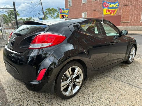Used 2017 Hyundai Veloster Value Edition FWD image 8