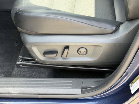 Used 2024 Nissan Rogue SV w/ SV Premium Package FWD image 14
