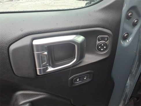 Used 2025 Jeep Gladiator Sport image 11