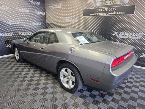 Used 2012 Dodge Challenger SXT RWD image 9