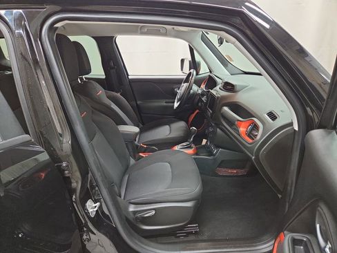 Used 2018 Jeep Renegade Trailhawk AWD/4WD image 12