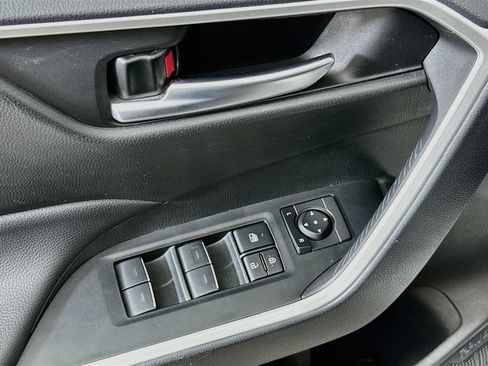Used 2025 Toyota RAV4 XLE AWD/4WD image 15