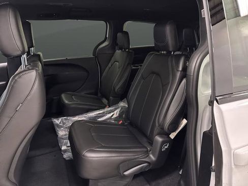 New 2026 Chrysler Pacifica Select image 28